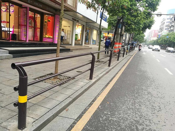 我司2018年在邵陽市公安局交通警察支隊人行道鋼質道路護欄采購項目中中標！