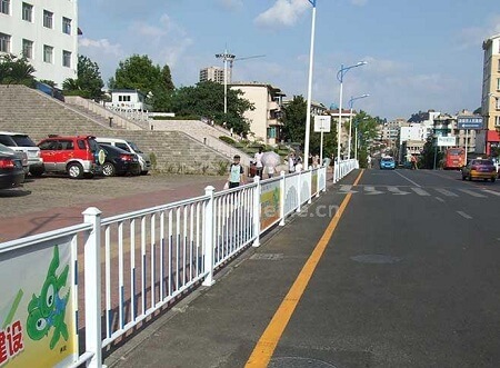購買道路隔離護欄需要注意的三點細節