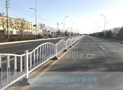 弧形中央隔離護(hù)欄