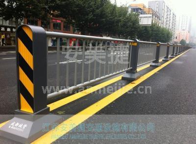 圓管中央隔離護(hù)欄