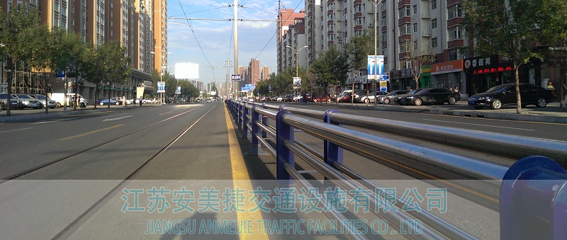 不銹鋼復合管護欄三橫桿1-2.jpg