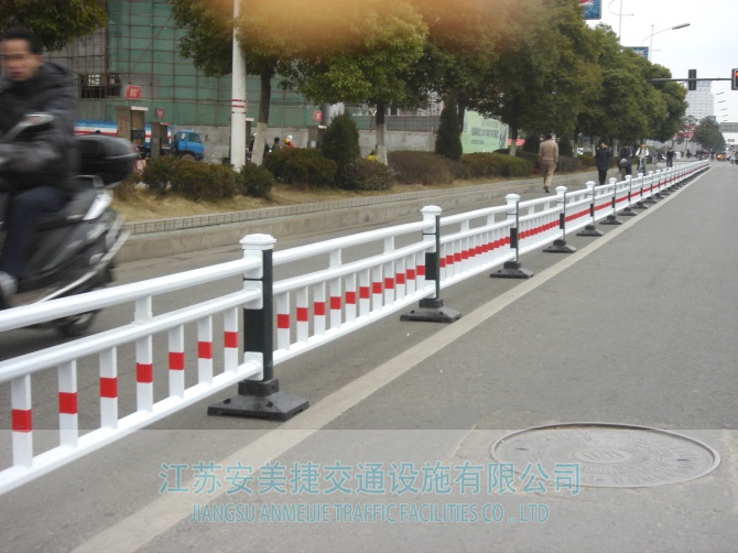 三橫桿護欄1-1.jpg