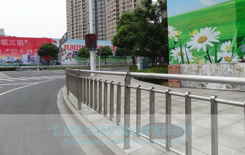 邊緣隔離護(hù)欄4-2.JPG